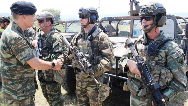 Τα νέα υλικά των ελικοπτέρων Kiowa επιθεώρησε ο αρχηγός ΓΕΣ στον Άγιο Στέφανο Αττικής